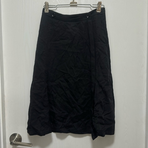J. Crew Black Wrap Around Skirt. Size 00 - Picture 1 of 7